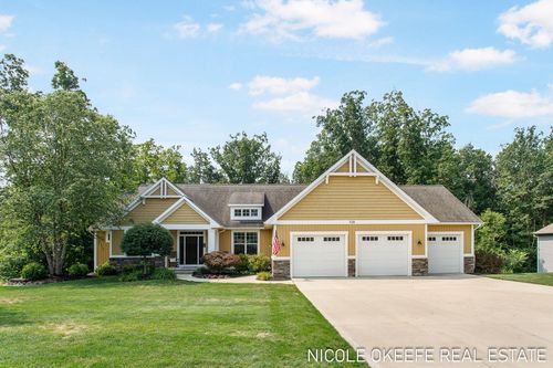 528 Stonehenge Dr Sw, Grandville, MI, 49418-3370 | Card Image