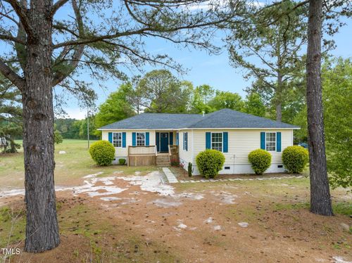 211 Chesters Rd, Roseboro, NC, 28382-5215 | Card Image