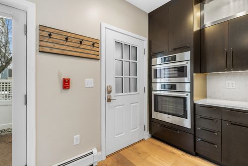 b-43 Cornwall St, Portsmouth, NH, 03801-3907 | Card Image