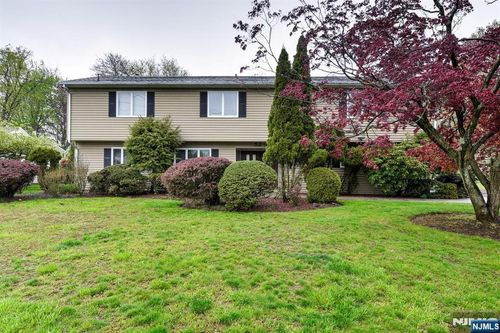 52 Ashburn Rd, Wayne, NJ, 07470-2643 | Card Image