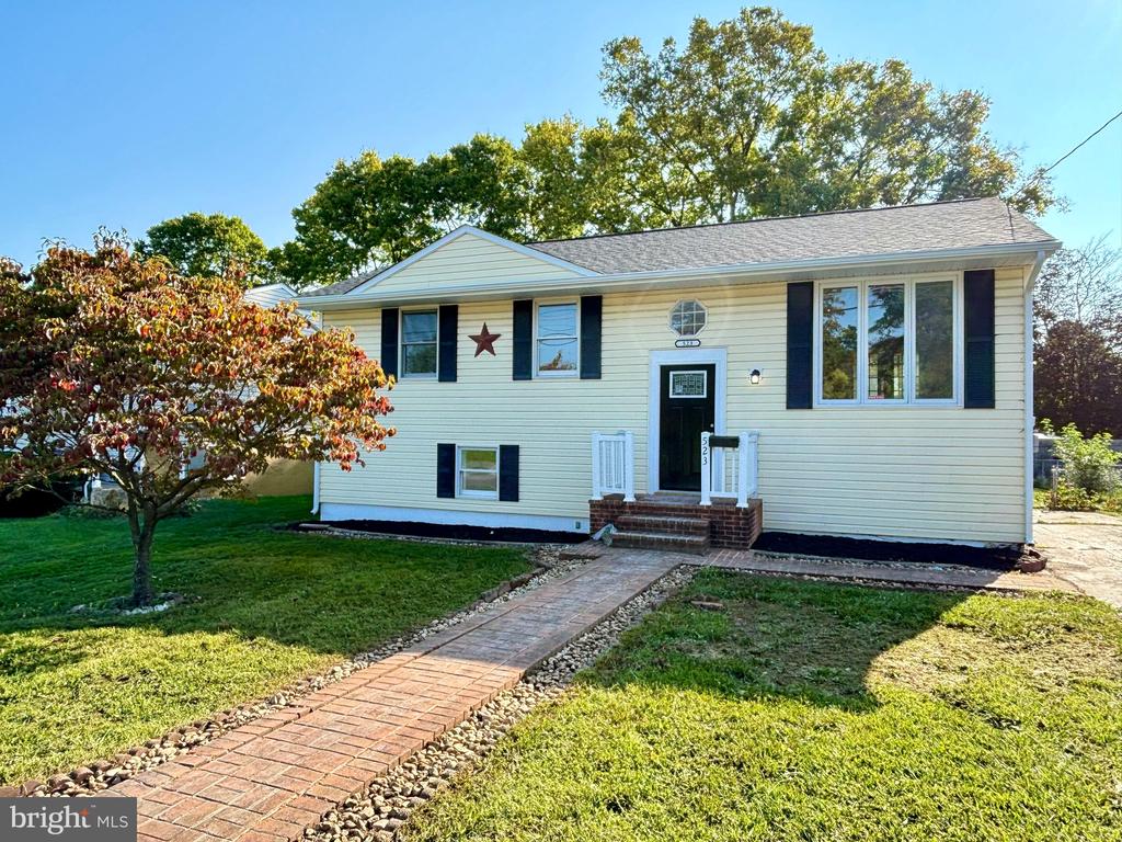 Lincoln Dr, Martinsburg, WV 25401