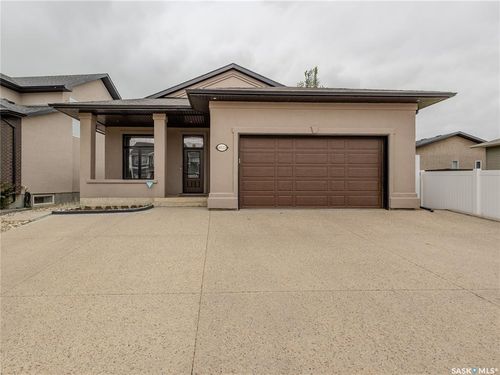 4820 Mccombie Cres, House with 4 bedrooms, 3 bathrooms and 6 parking in Regina SK | Card Image