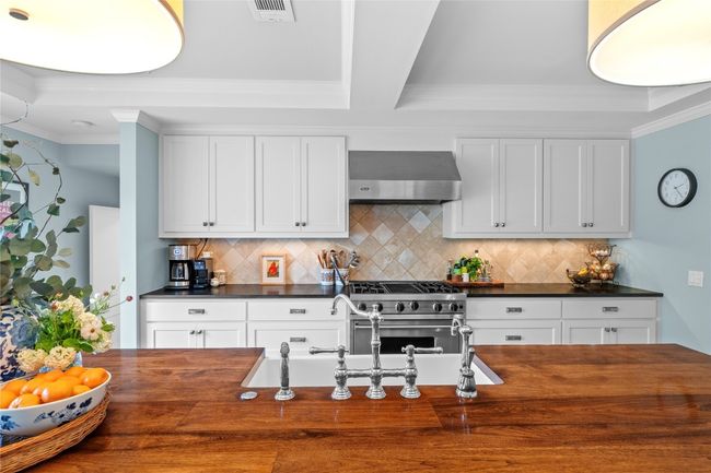 1704 W 34 Th St, House other with 3 bedrooms, 3 bathrooms and 3 parking in Austin TX | Image 7