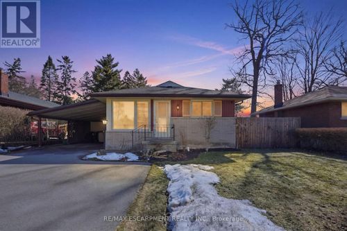 11 Alison Avenue, Waterloo, ON, N1R1M8 | Card Image