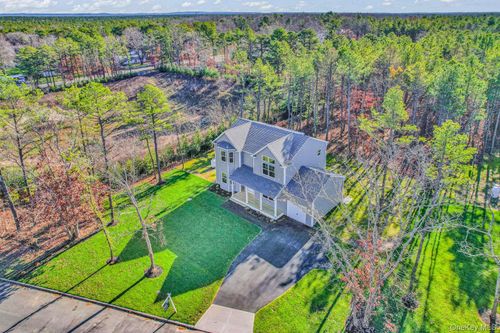 599 Robinson Ave, East Patchogue, NY, 11772-4200 | Card Image