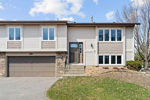 14661 94th Pl N, Maple Grove, MN, 55369-8502 | Card Image