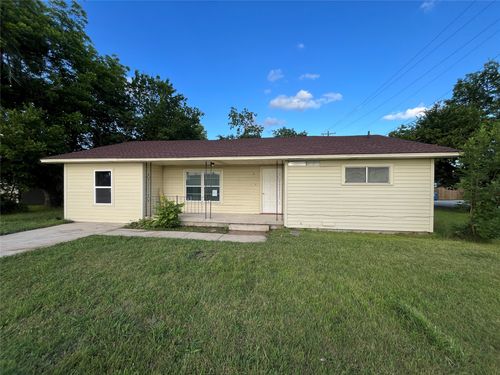 122 S 10th St, Sanger, TX, 76266-8994 | Card Image