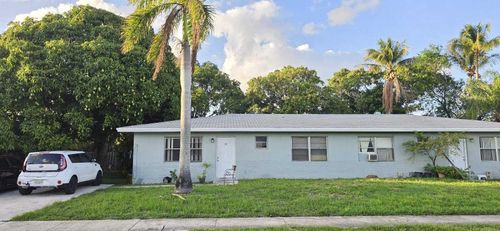 233 Se 26th Ave, Boynton Beach, FL, 33435-7627 | Card Image