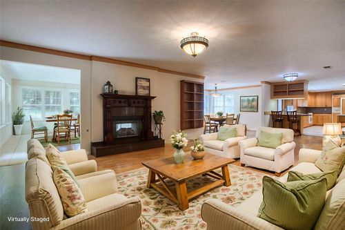 3825 Summer Ln, Huntsville, TX, 77340-8946 | Card Image