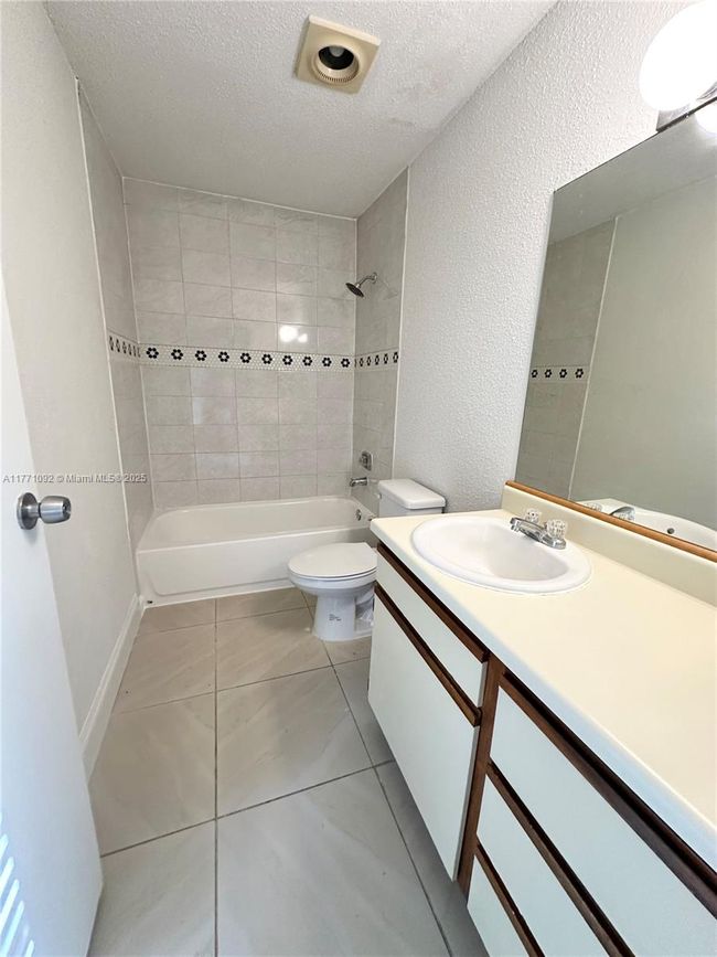 APT-513 - 915 Riverside Dr, Condo with 2 bedrooms, 2 bathrooms and null parking in Coral Springs FL | Image 12