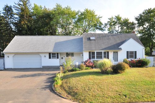 18 Play Rd, Enfield, CT, 06082-5148 | Card Image