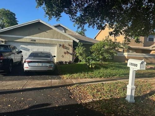 10000 Sw 9th Ct, Pembroke Pines, FL, 33025-3607 | Card Image