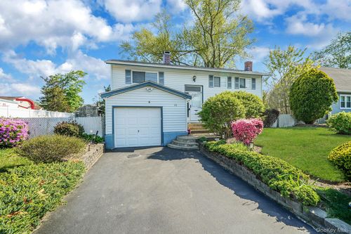 26 Clarke St, Brentwood, NY, 11717-2004 | Card Image
