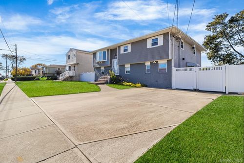 74 Venetian Promenade, Lindenhurst, NY, 11757-6543 | Card Image
