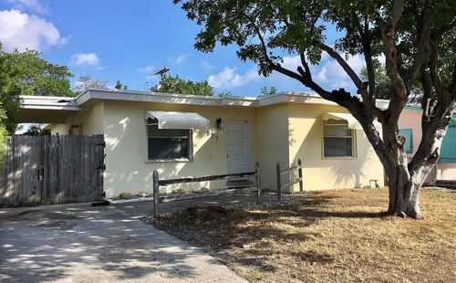 327 W Pine St, Lantana, FL, 33462-3147 | Card Image