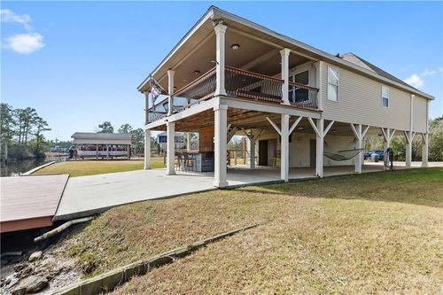 11020 Delaware St, Bay St. Louis, MS, 39520-7084 | Card Image