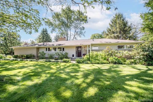3621 Berkshire Dr, Bloomfield Hills, MI, 48301-4039 | Card Image