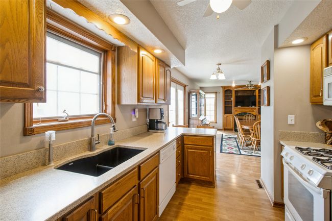822 40 Th Ave, Home with 4 bedrooms, 4 bathrooms and null parking in Pleasantville IA | Image 18