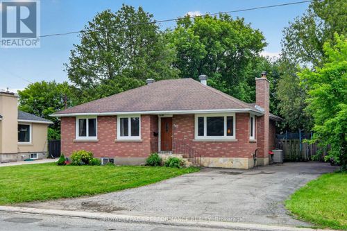 105 Crownhill Street, Ottawa, ON, K1J6X2 | Card Image