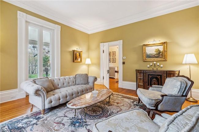 30 South St W, House other with 6 bedrooms, 4 bathrooms and 7 parking in Dundas ON | Image 11