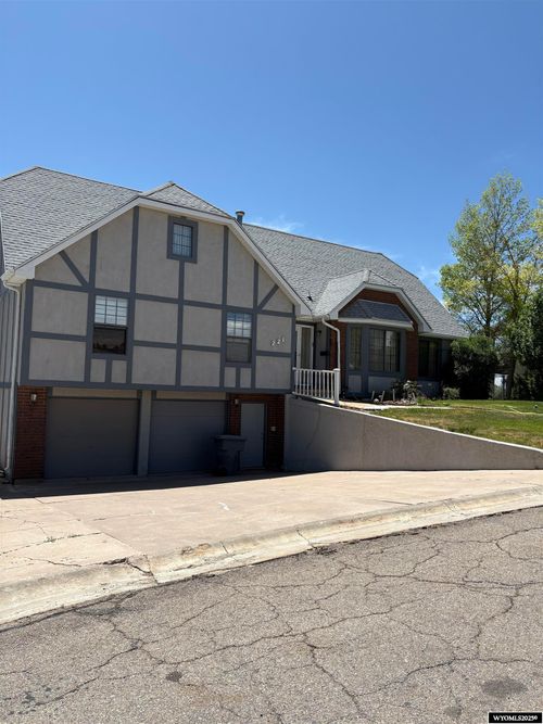 221 Rimrock Dr, Evanston, WY, 82930-2129 | Card Image
