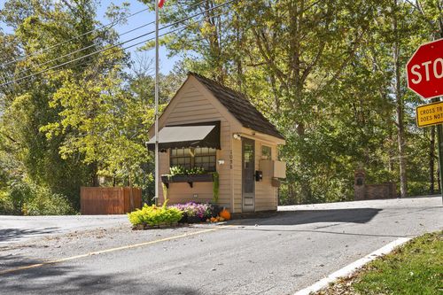 4 S Bluff Rd, Chattanooga, TN, 37419-1032 | Card Image