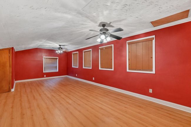 Large room on 3rd floor | Image 15