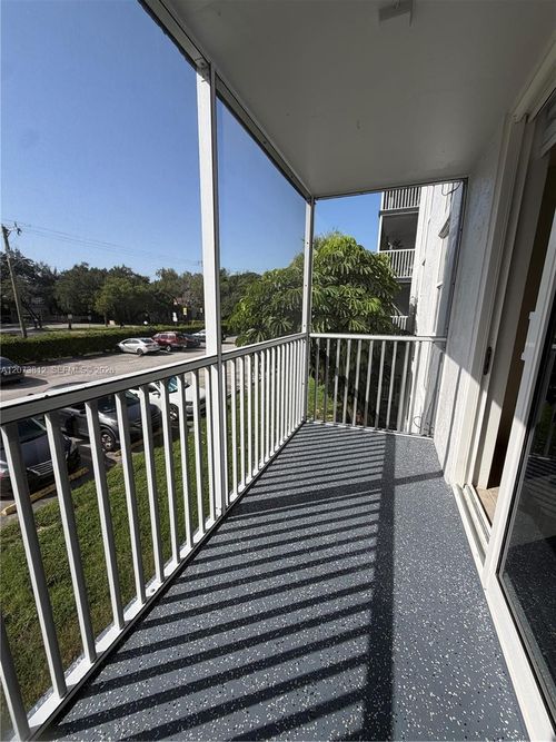 b214-16851 Ne 23rd Ave, North Miami Beach, FL, 33160-3778 | Card Image