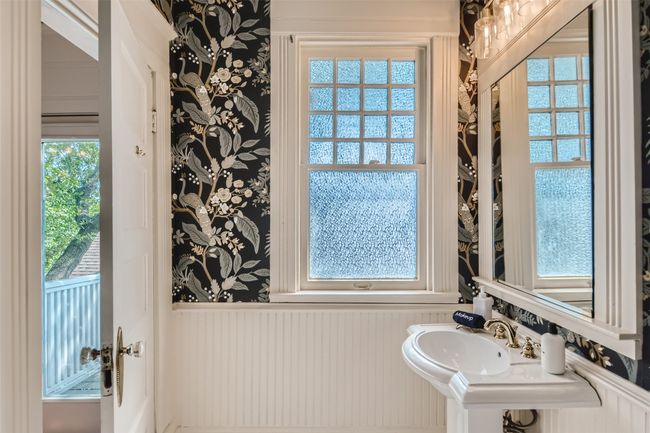 2nd Floor Bathroom | Image 25