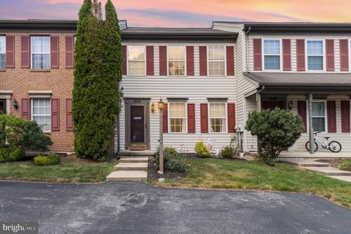 656 Rockwood Dr, ELIZABETHTOWN, PA, 17022-1256 | Card Image