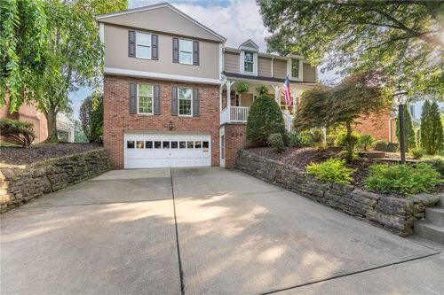829 Ridgefield Ave, Pittsburgh, PA, 15216-1143 | Card Image