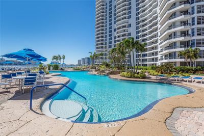 2206 - 19101 Ne 36th Ct, Condo with 2 bedrooms, 2 bathrooms and null parking in Aventura FL | Image 2