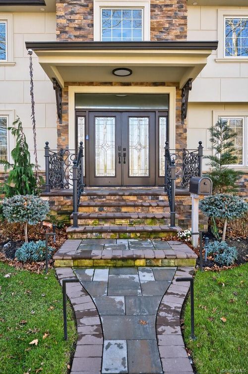 14 Woodland Dr, Old Bethpage, NY, 11804-1136 | Card Image