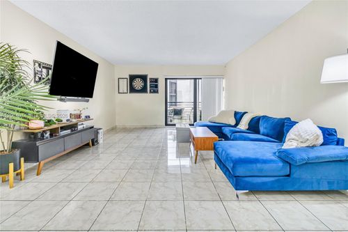 20-4040 N Hills Dr, Hollywood, FL, 33021-2464 | Card Image