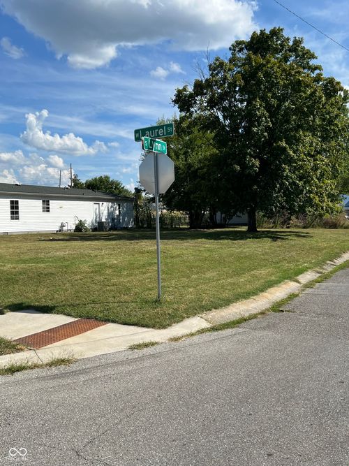 617 W Laurel St, Seymour, IN, 47274-2944 | Card Image