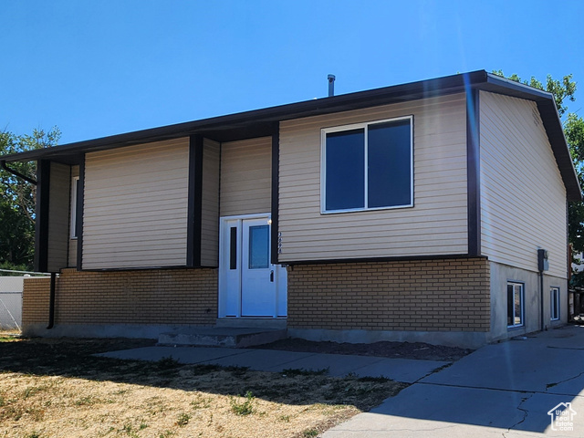 Lasso Loop Cir, Magna, UT 84044