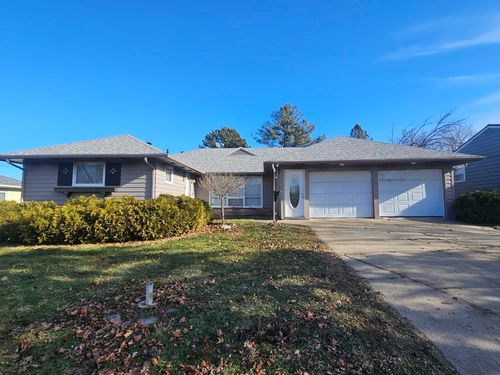 107 9th Ave Se, Oelwein, IA, 50662-2622 | Card Image