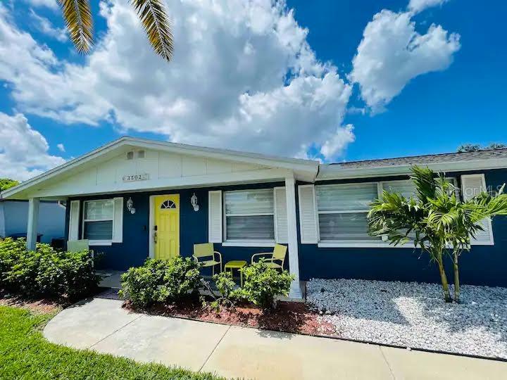 Garfield Dr, Holiday, FL 34691