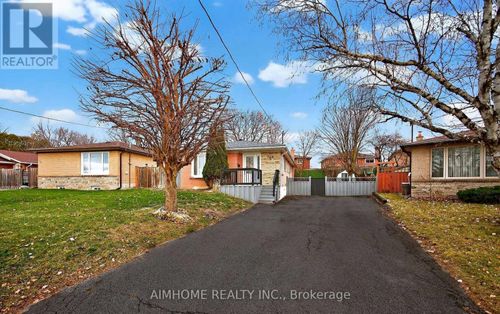 764 Botany Hill (Main) Crescent, Newmarket (Huron Heights-Leslie Valley), ON, L3Y3A8 | Card Image