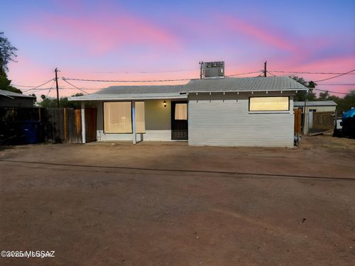 2731 N La Verne Ave, Tucson, AZ, 85712-1823 | Card Image