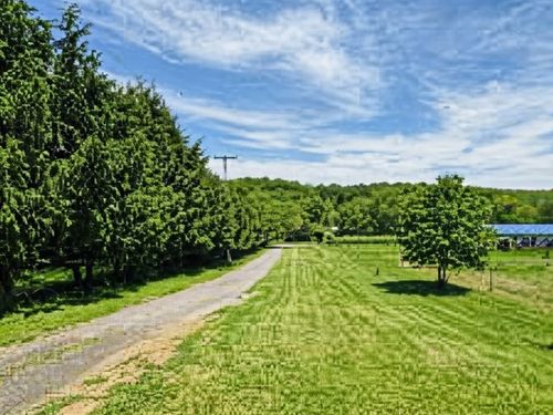 832a Seven Hills Rd, Chicora, PA, 16025-4218 | Card Image