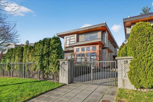 2-252 E 19th St, North Vancouver, BC, V7L2Z2 | Card Image