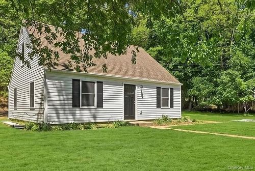 27 Lindner Pl, Smithtown, NY, 11787-2012 | Card Image