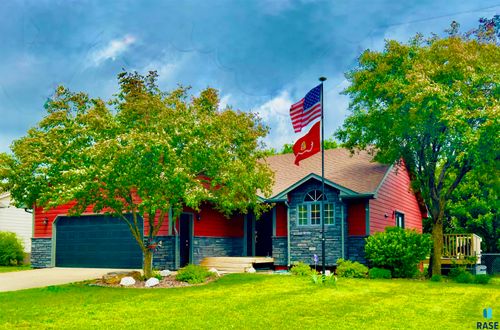 904 E Maywood St, Brandon, SD, 57005-1064 | Card Image