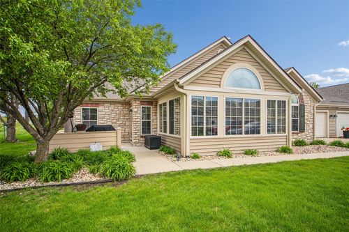 234-3305 Se Glenstone Dr, Grimes, IA, 50111-5075 | Card Image