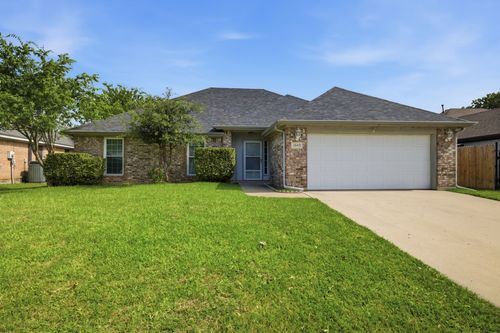 1040 Hillwood Dr, Saginaw, TX, 76179-3451 | Card Image