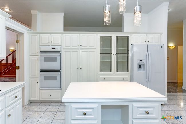 Double ovens and lots of storage. Built in pantry. | Image 14