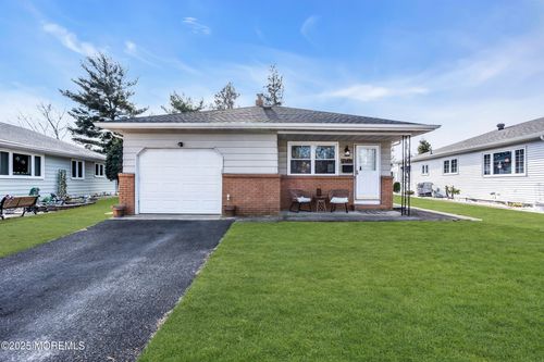 7 Georgetown Dr, Toms River, NJ, 08757-4342 | Card Image