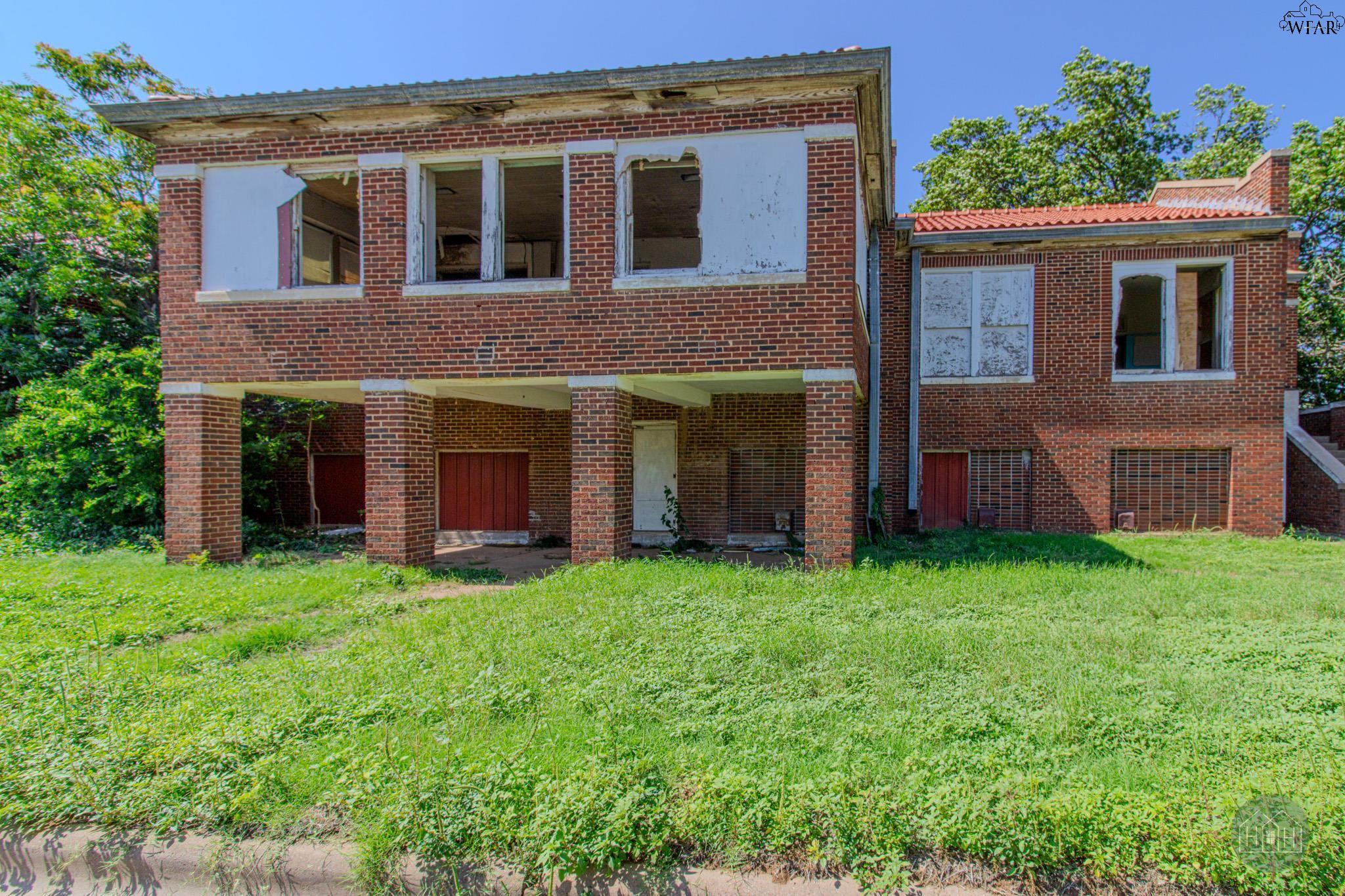 Commercial Sale in Vernon 3