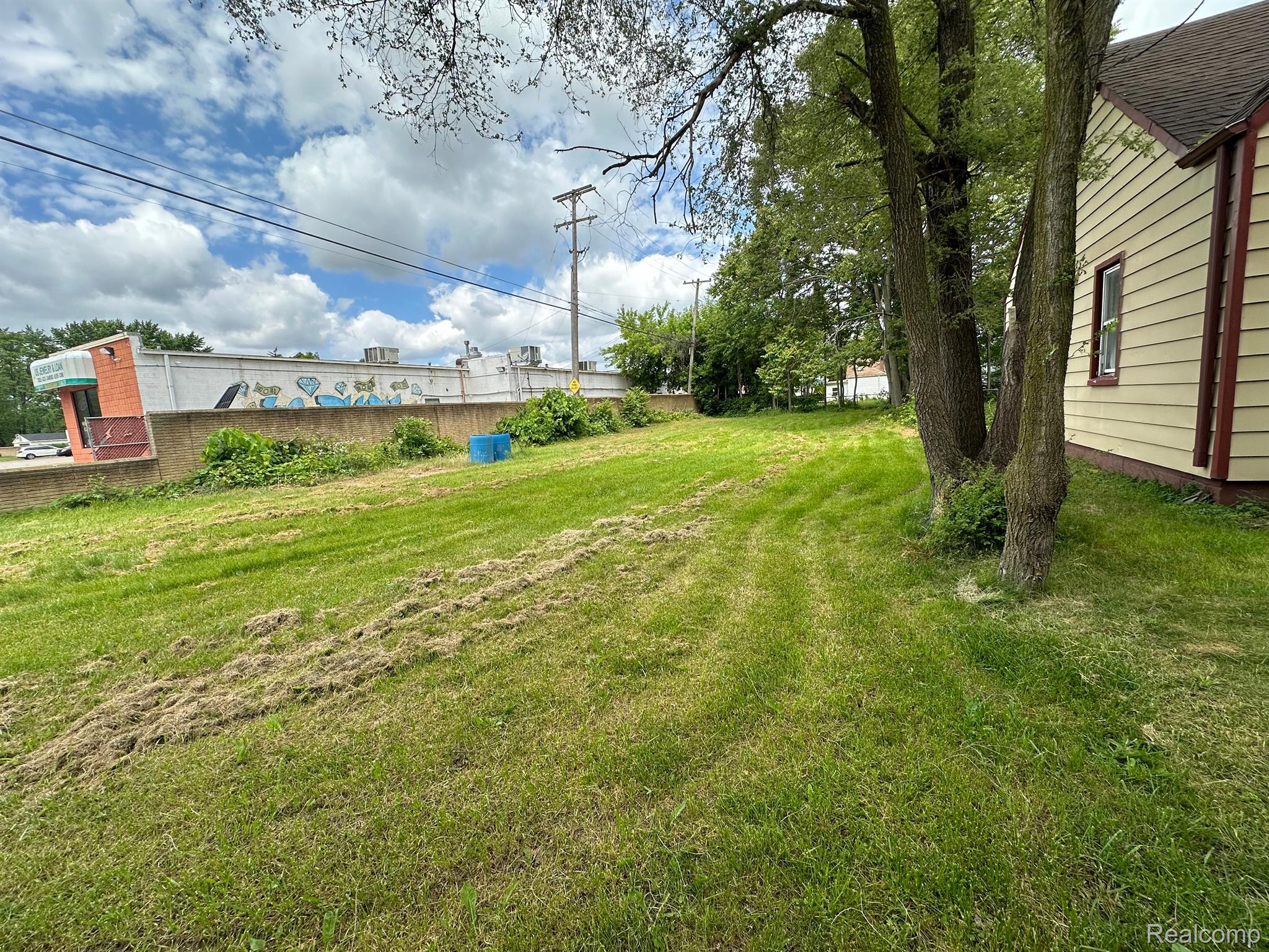 Land in Dearborn Heights